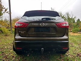 Nissan Qashqai 2015 г Внедорожник / Кроссовер