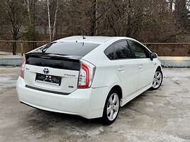 Toyota Prius Hybrid Prestige 2012 г