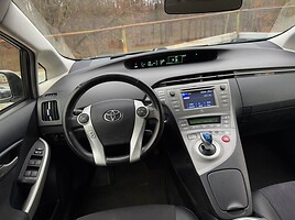 Toyota Prius Hybrid Prestige 2012 г