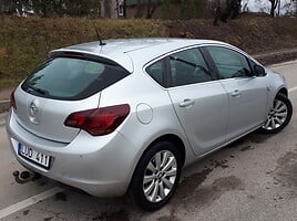 Opel Astra 2011 y Hatchback