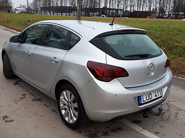 Opel Astra 2011 y Hatchback