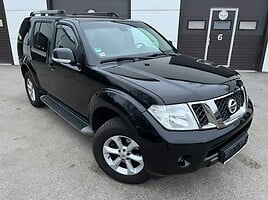 Nissan Pathfinder 2011 г Внедорожник / Кроссовер