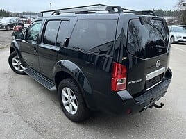 Nissan Pathfinder 2011 г Внедорожник / Кроссовер