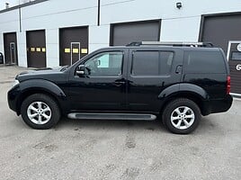 Nissan Pathfinder 2011 г Внедорожник / Кроссовер