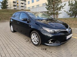 Toyota Auris Hybrid Comfort 2015 г