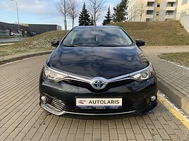 Toyota Auris Hybrid Comfort 2015 г