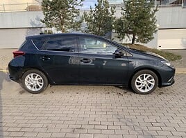 Toyota Auris Hybrid Comfort 2015 г