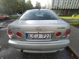 Lexus IS 200 2000 m Sedanas