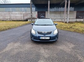 Toyota Avensis 2010 г Универсал