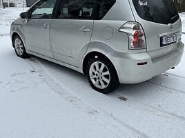 Toyota Corolla Verso 2004 г Универсал