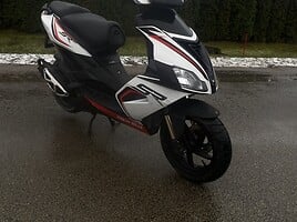 Aprilia SR 2014 г Мотороллер / Мопед