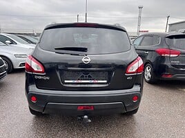 Nissan Qashqai 2011 y Off-road / Crossover