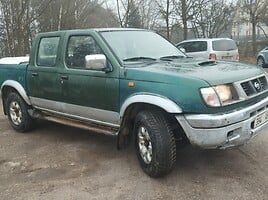 Nissan King Cab 2002 г Внедорожник / Кроссовер