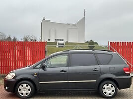 Toyota Avensis Verso 2001 г Универсал