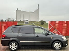 Toyota Avensis Verso 2001 г Универсал