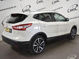 Nissan Qashqai FWD A/T 2015 y