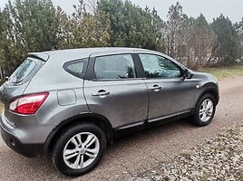 Nissan Qashqai 2011 г Внедорожник / Кроссовер