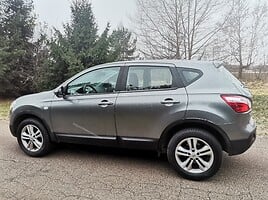 Nissan Qashqai 2011 г Внедорожник / Кроссовер