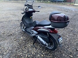 Piaggio Beverly 2004 y Scooter / moped