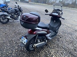 Piaggio Beverly 2004 y Scooter / moped