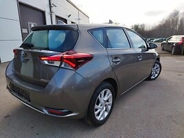 Toyota Auris Hybrid 2017 y