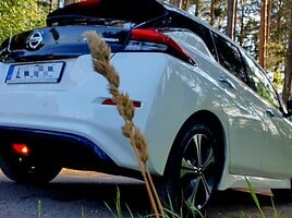 Nissan Leaf 2022 г Хэтчбек