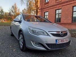 Opel Astra IŠSIMOKĖTINAI Universalas 2012