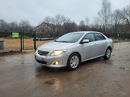 Toyota Corolla 2010 г Седан