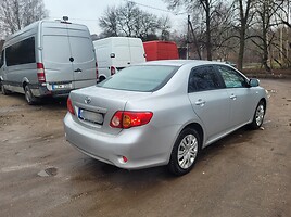 Toyota Corolla 2010 г Седан