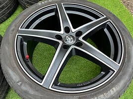 Toyota Siunciam, 8J ET35 light alloy R19 rims