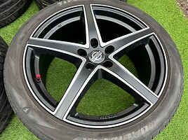 Nissan Siunciam, 8J ET35 light alloy R19 rims