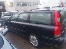 Volvo V70 II 2002 y parts