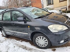 Toyota Avensis Verso 2002 г Минивэн