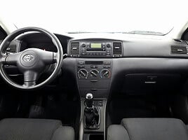 Toyota Corolla 2004 г Седан