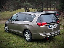 Chrysler Pacifica 2017 m Vienatūris