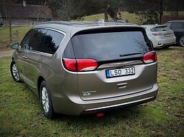 Chrysler Pacifica 2017 m Vienatūris