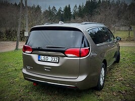 Chrysler Pacifica 2017 m Vienatūris