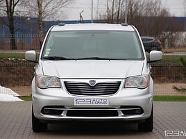 Lancia Voyager 2012 г Минивэн