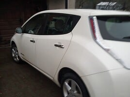 Nissan Leaf 2013 г Хэтчбек