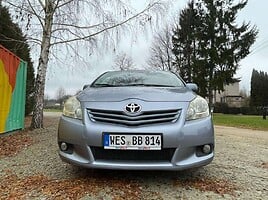 Toyota Verso 2009 г Минивэн