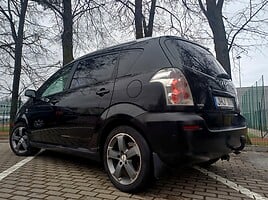 Toyota Corolla Verso 2005 г Минивэн