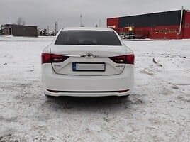 Toyota Avensis 2015 y Sedan