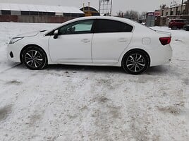 Toyota Avensis 2015 y Sedan