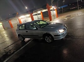 Nissan Almera 2000 г Хэтчбек