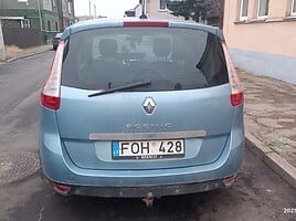 Renault Grand Scenic 2010 y Hatchback