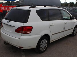 Toyota Avensis Verso 2001 г Минивэн