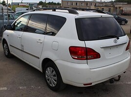 Toyota Avensis Verso 2001 г Минивэн