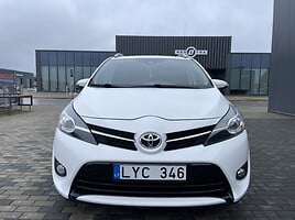 Toyota Verso 2017 г Минивэн