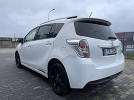 Toyota Verso 2017 г Минивэн