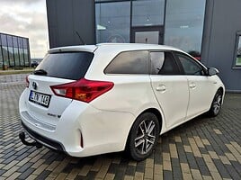 Toyota Auris 2015 y Wagon